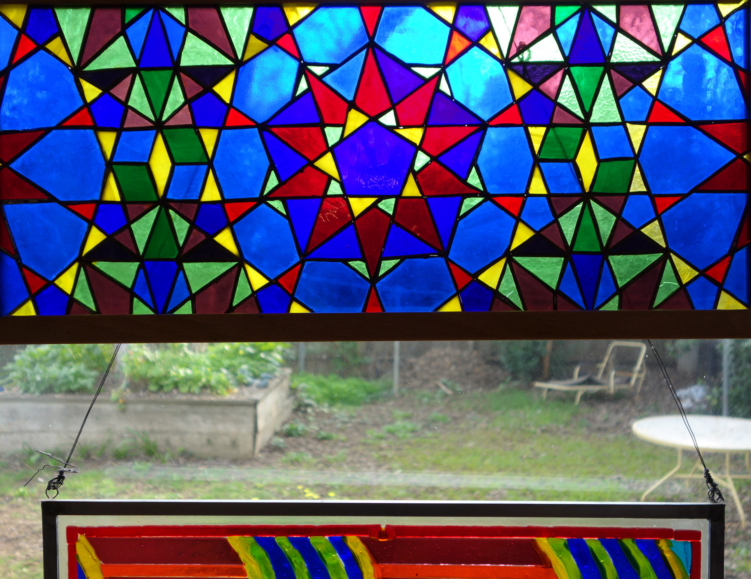  All of the patterns seen in this section were inspired by a book called “Islamic Patterns” by Keith Critchlow.  This pattern shows a circle divided in 10 parts.  Colors are set to emphasize patterns that can emerge.  As opposed to randomly throwing 