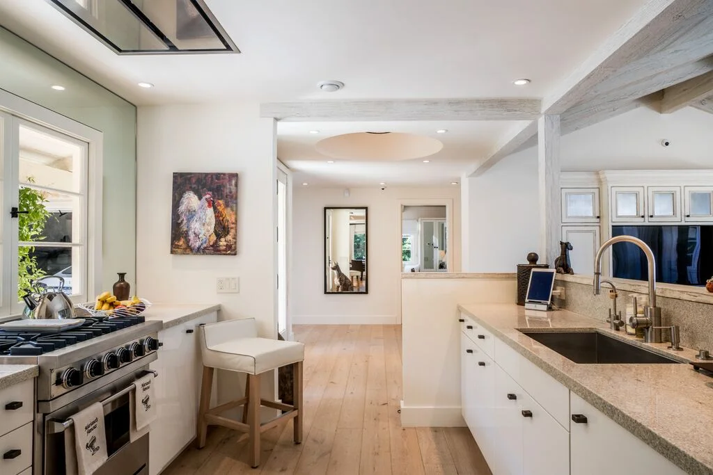 12Kitchen to Entry.jpeg