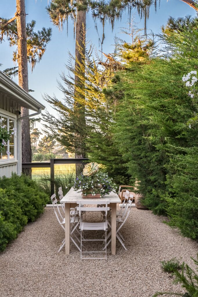 30Outdoor Dining Area.jpeg