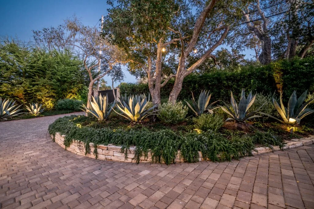 34Front Driveway 3.jpeg