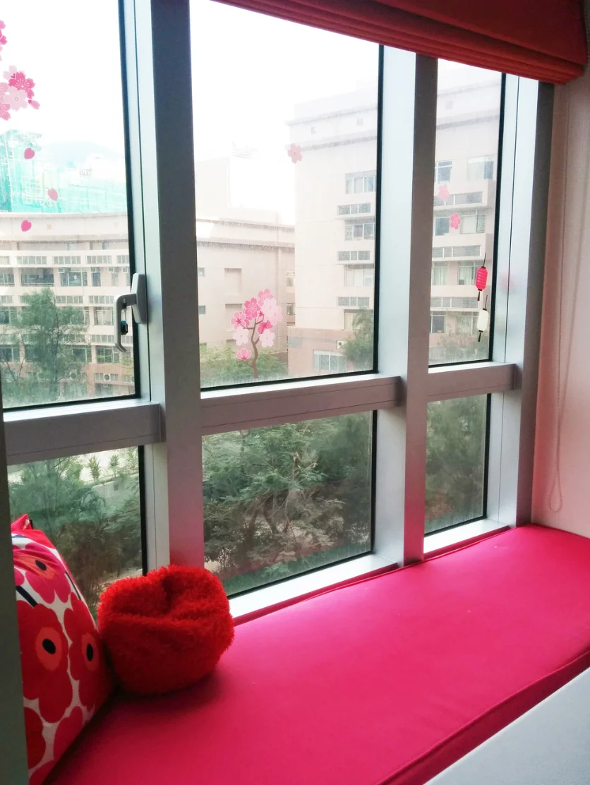 Girl's room2.jpg