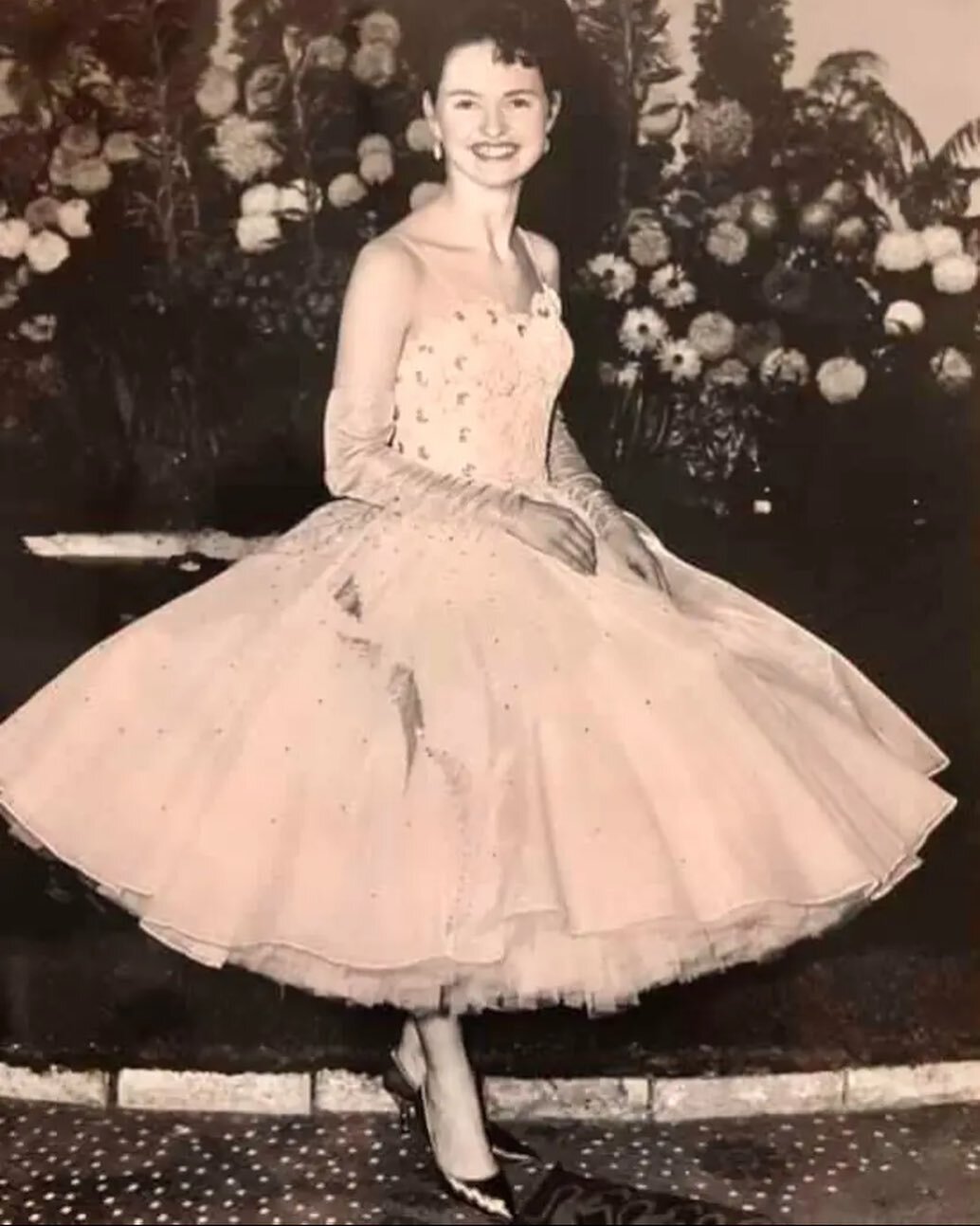 RIP Carole Smythe! 

Such a beautiful lady and one of the reasons that we went on our dance journey together! 

Our lessons and time traveling with Carole were filled with laughter and joy, not to mention the unmatched knowledge we gained from her! 
