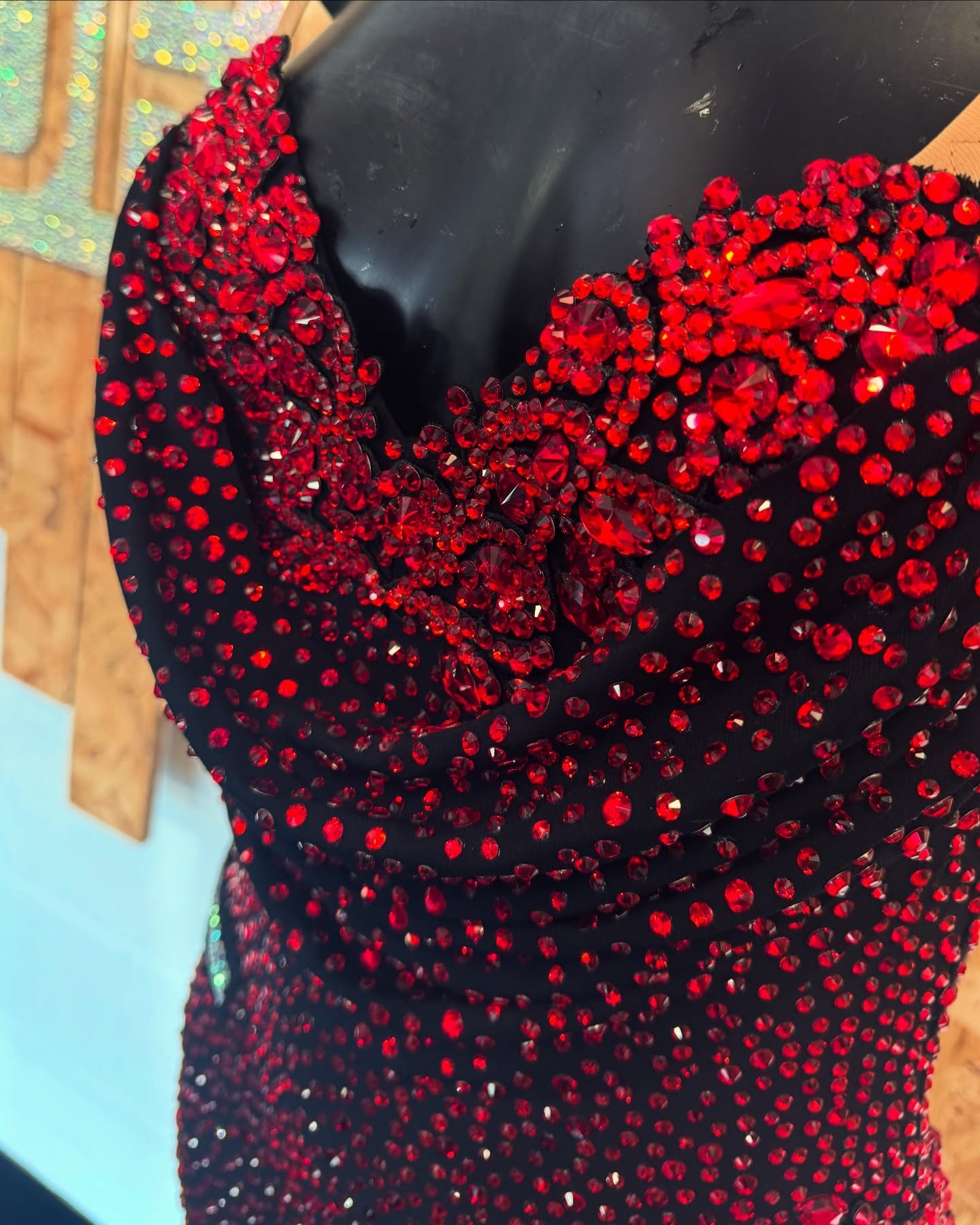 Love the Light Siam crystals on Black 😍

#bespoke #dance #dress #dancedress #bespokedress #latin #latindress #latindance #dancer #dancing #deisgn #designer #jfdance