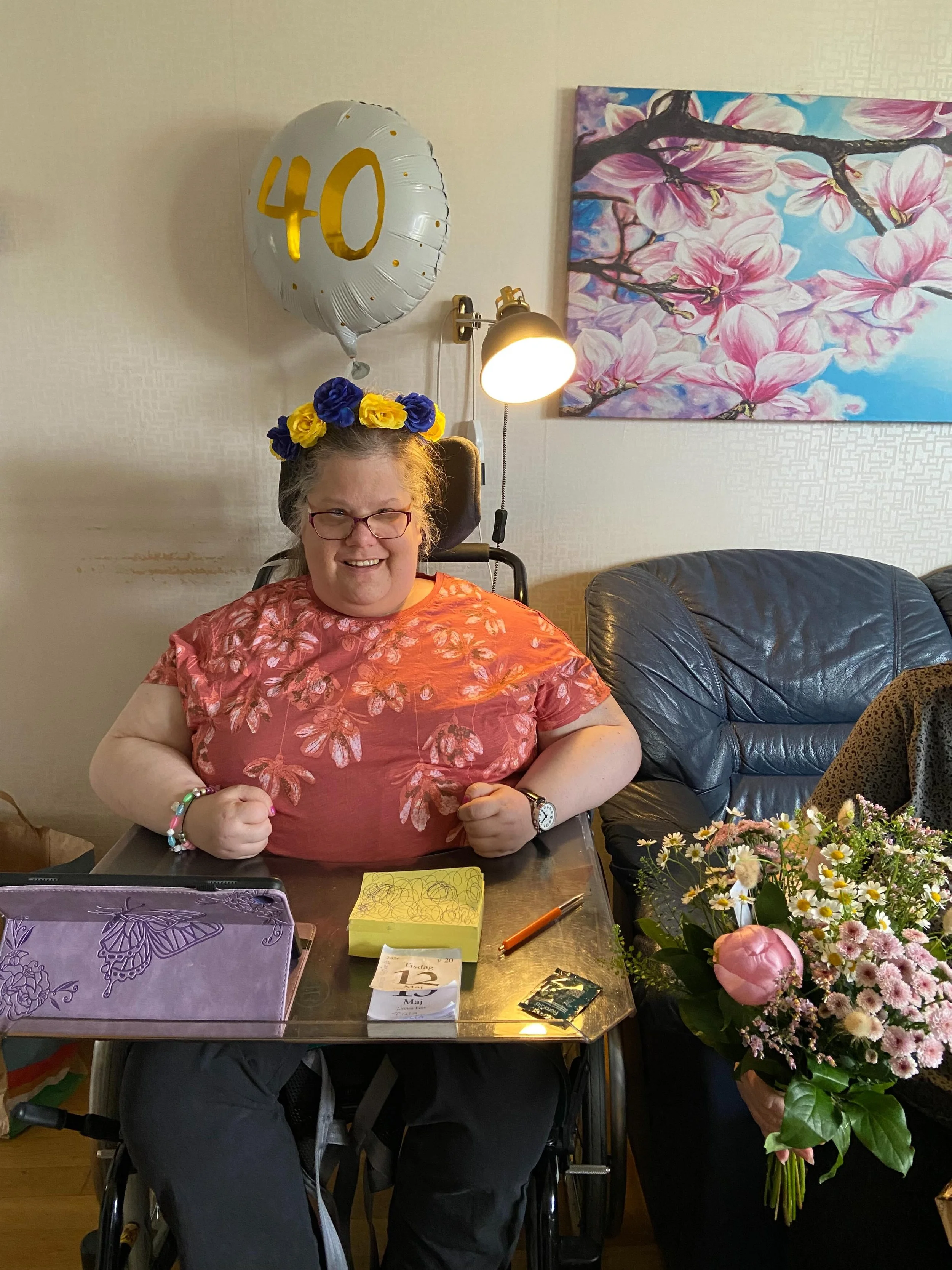Idag s&auml;ger vi GRATTIS och HIPP HURRA till fina Veronica som fyller 4️⃣0️⃣ idag! 🎉🎈🥳 Grattiskramar fr&aring;n oss alla p&aring; PassTeam. 💐