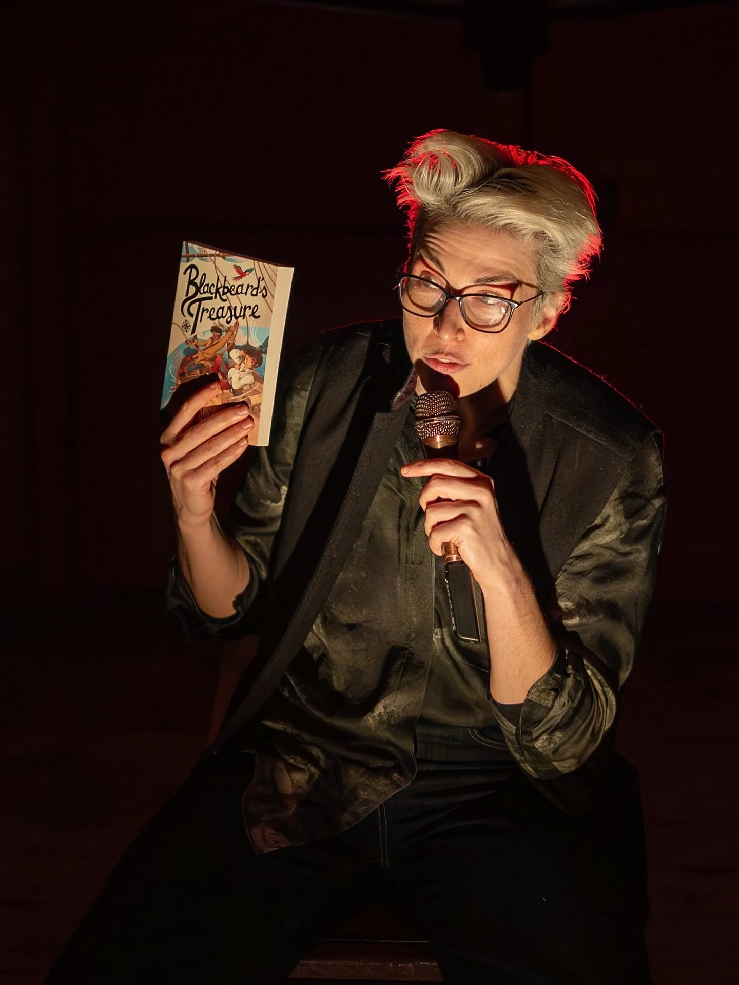 Happy Halloween 🎃 &hellip; buy my books! 📚 

Links in bio.
 
Photo by @stevecrossphotos at @oldoperatingtheatre. 

Book is Blackbeard&rsquo;s treasure Accurate #historicalfiction about the REAL #piratesofthecaribbean published by @bloomsburychildre