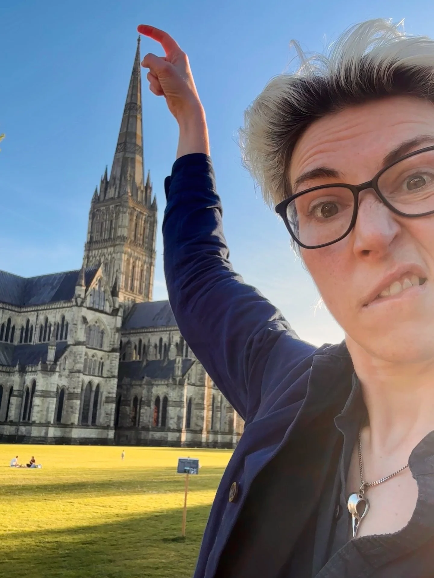 Lovely stand up gig in #Salisbury @salisburyguildhall last night.
@cerysnelmes warmed the crowd up expertly. She did such a subtle gentle job that made my gig super easy. I was surprised by my friends @luddite_makikomied, @littlesam411, Shaun and Han