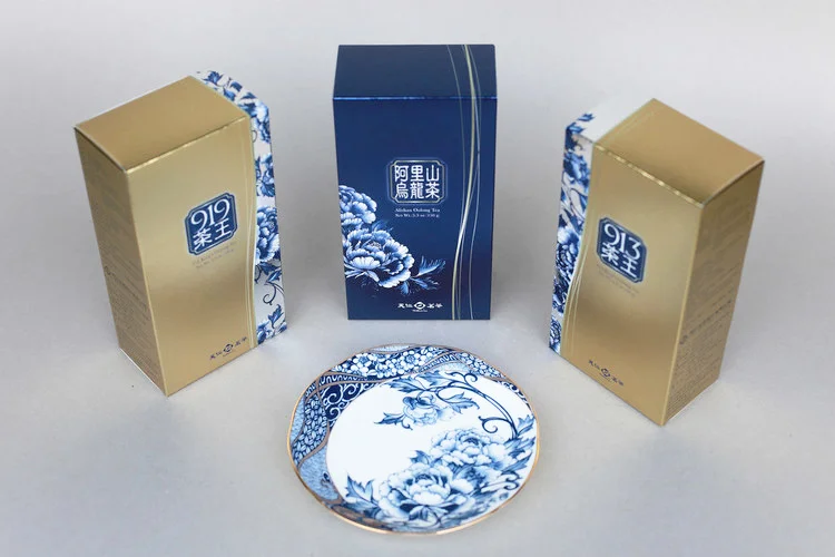 天仁茗茶 共同聯名設計,楊莉莉青花×天仁茗茶:藍風采韻禮盒。