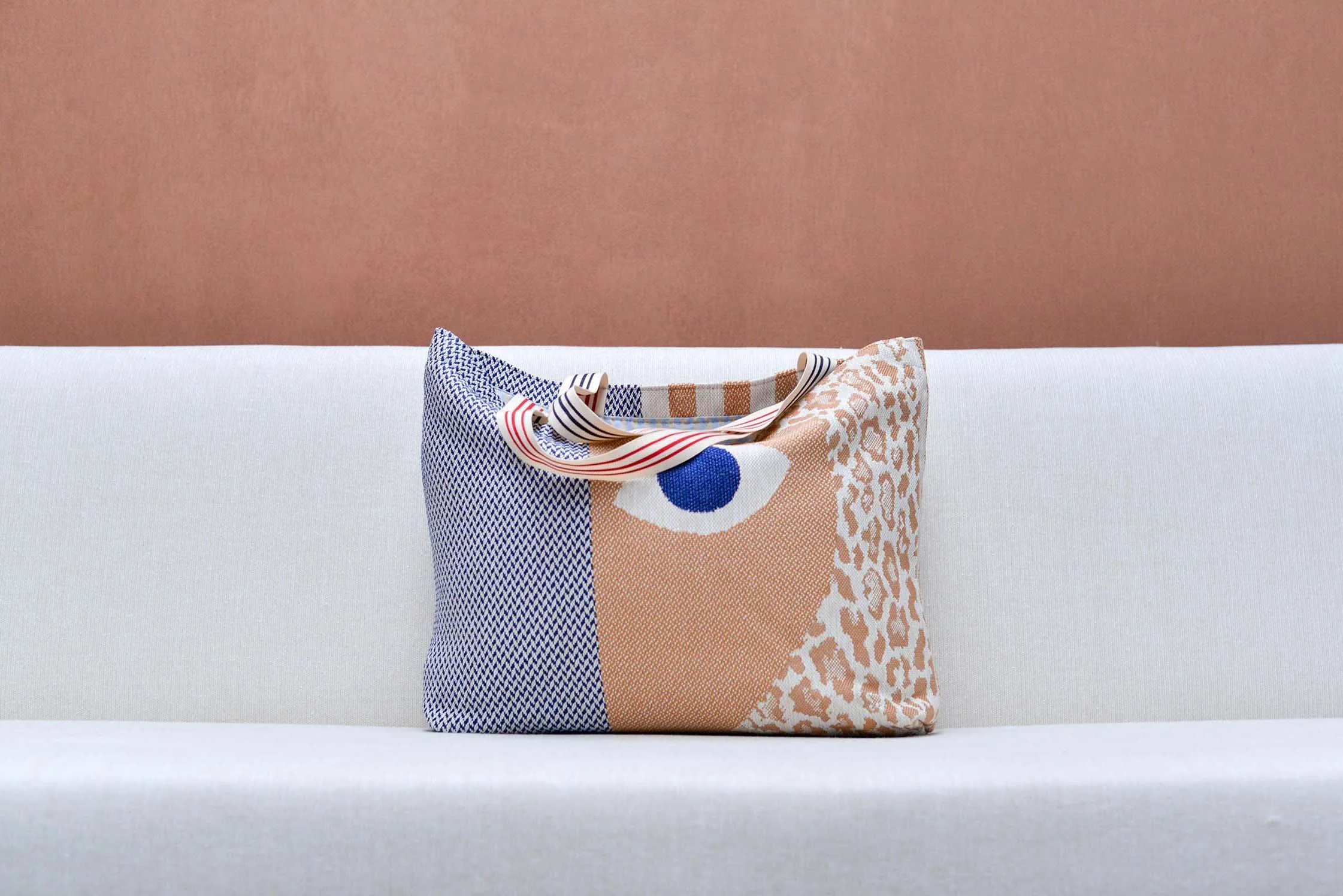 16Faces Tote R. kl.jpg