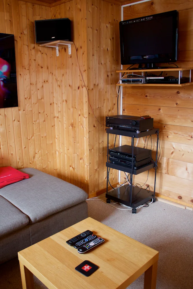 TV, CC player, DVD.