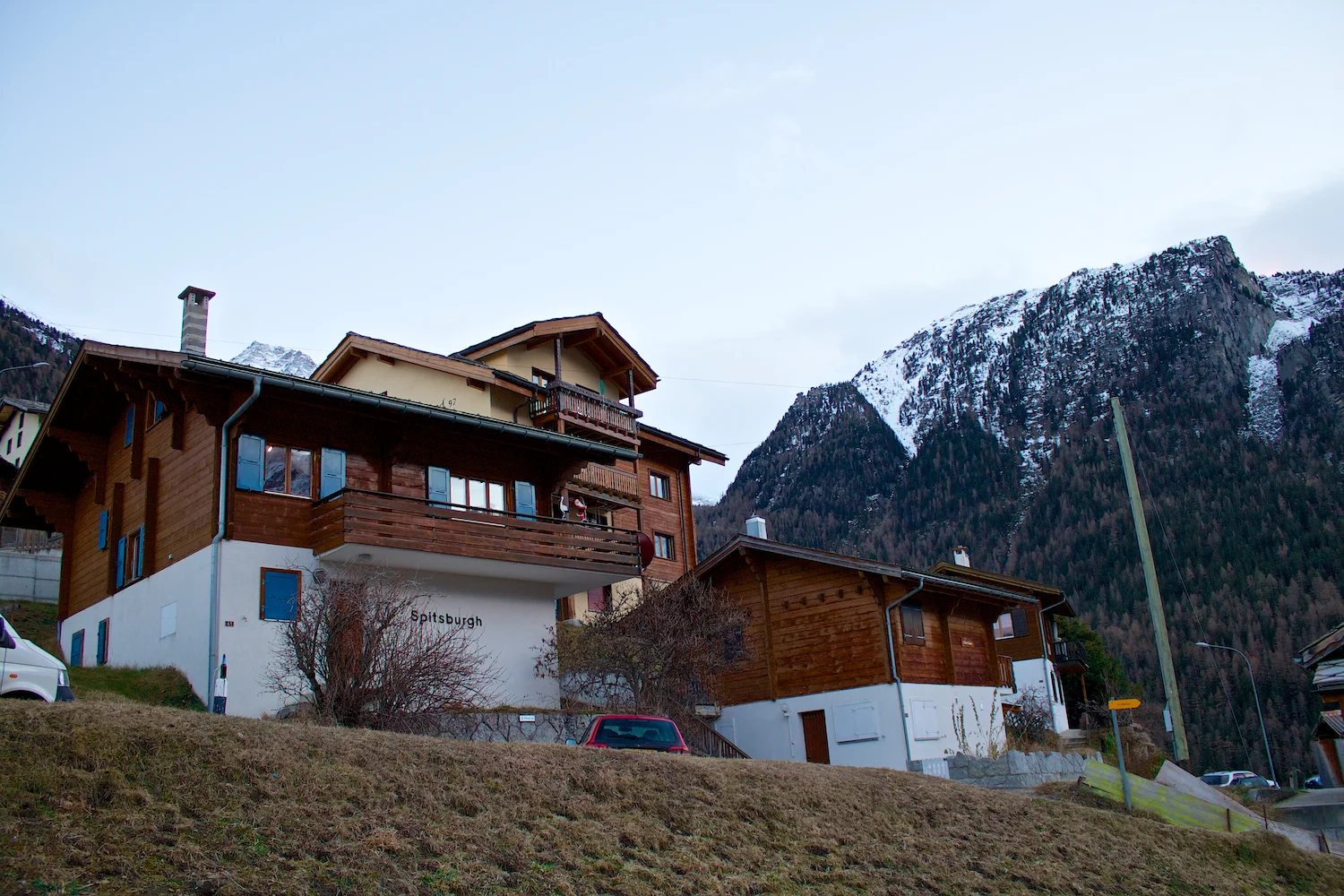 Chalet Spitsburgh van een afstand.