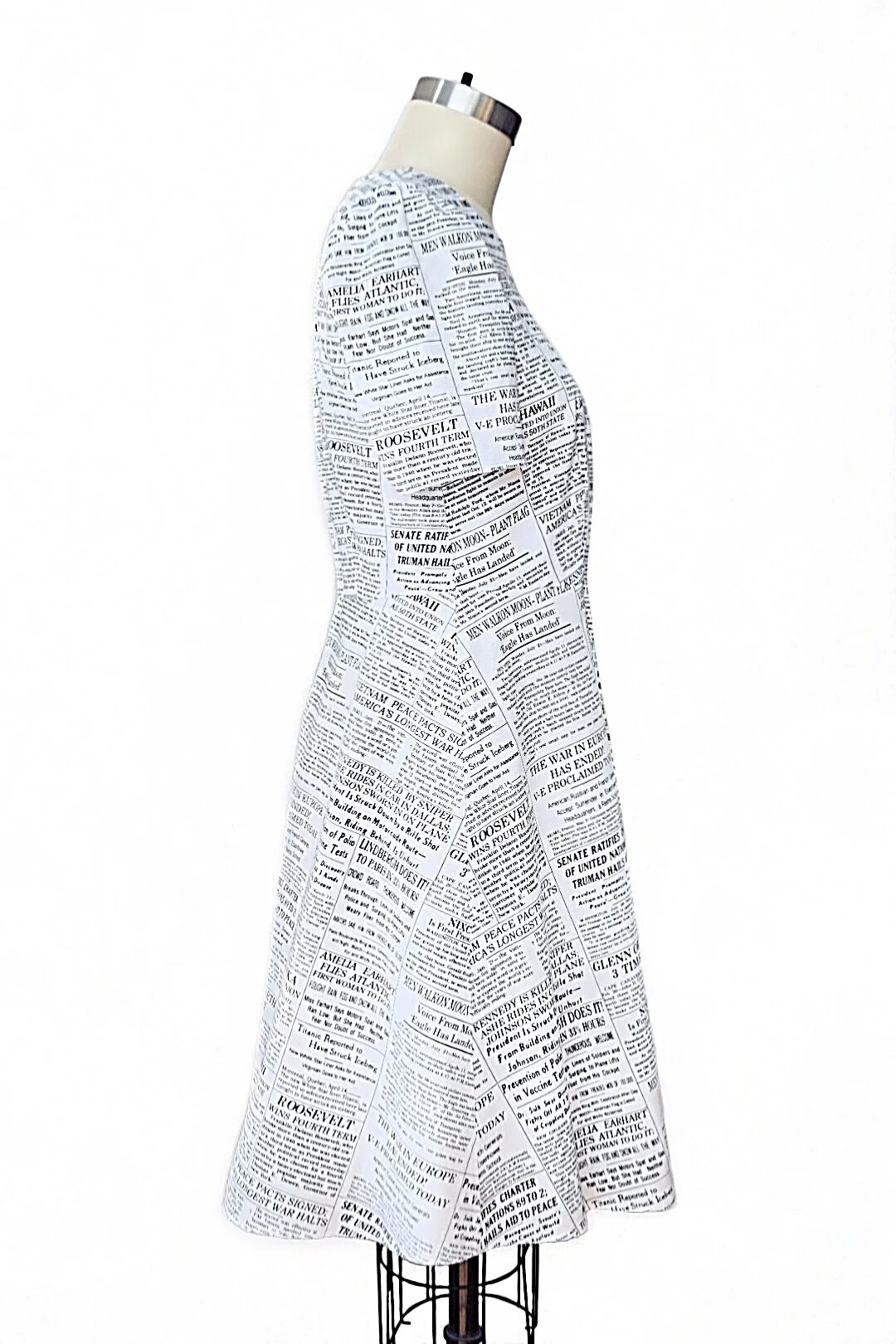 Newsprint fit & flare cotton print dress