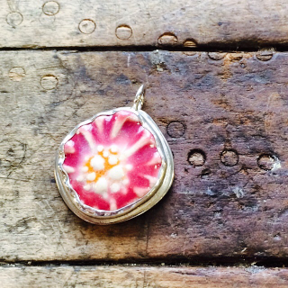 Ceramic pendant pink flower 2.png