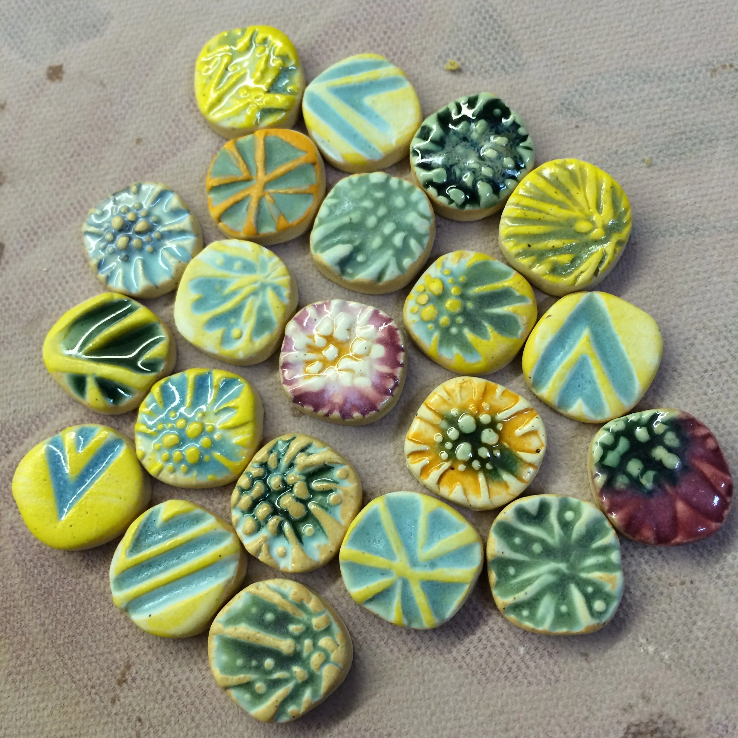 Cabochons, glazed