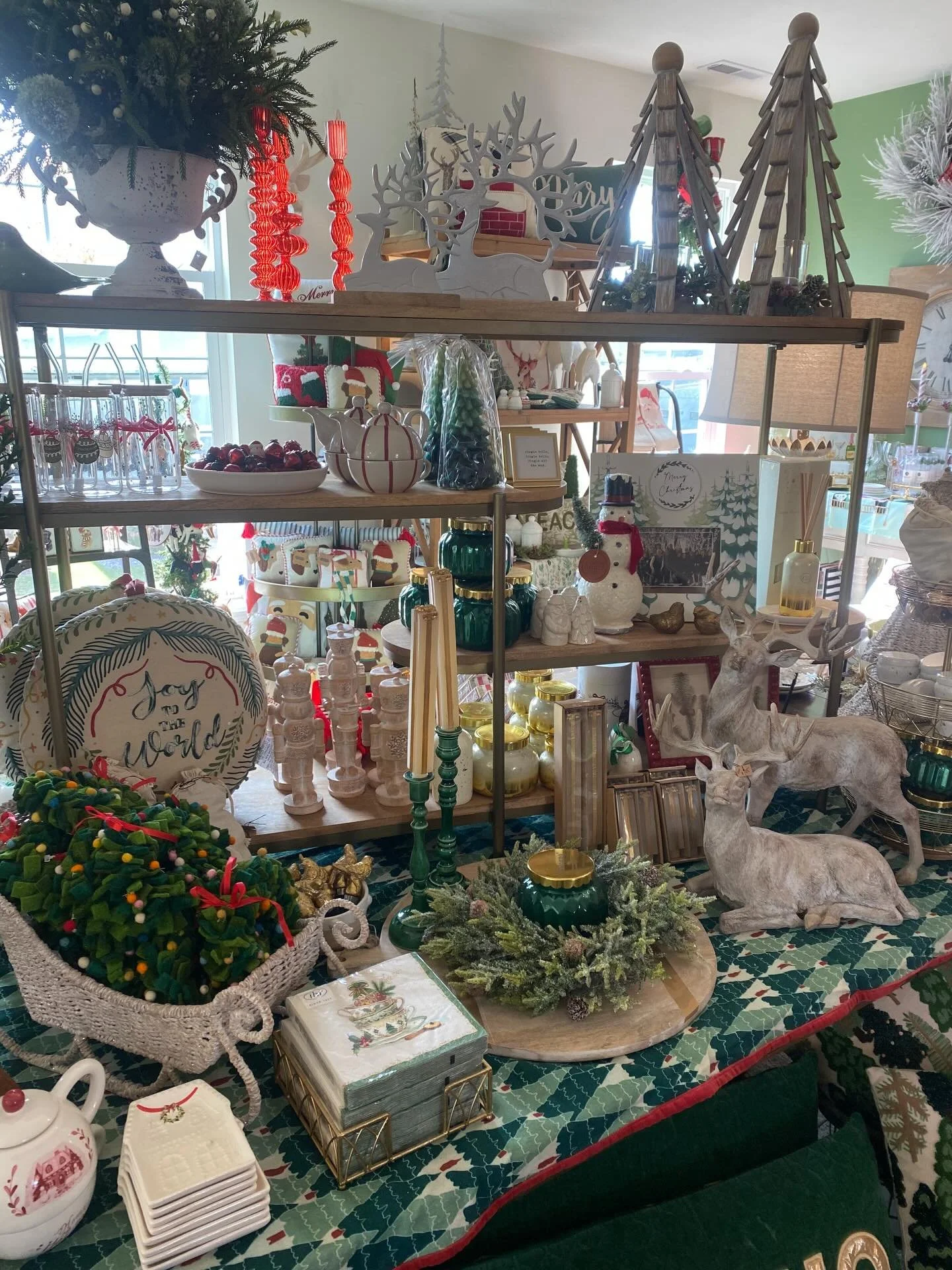 Happy Small Business Saturday! 🩷👏 Support your local businesses and shop 25% off Christmas &amp; 20% off Clothing at Twigs &amp; Tea!