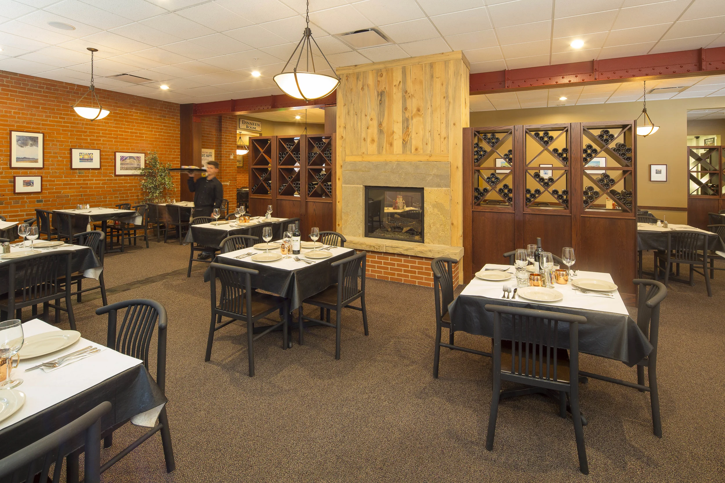 029_Dinneen_Dining_8823.jpg