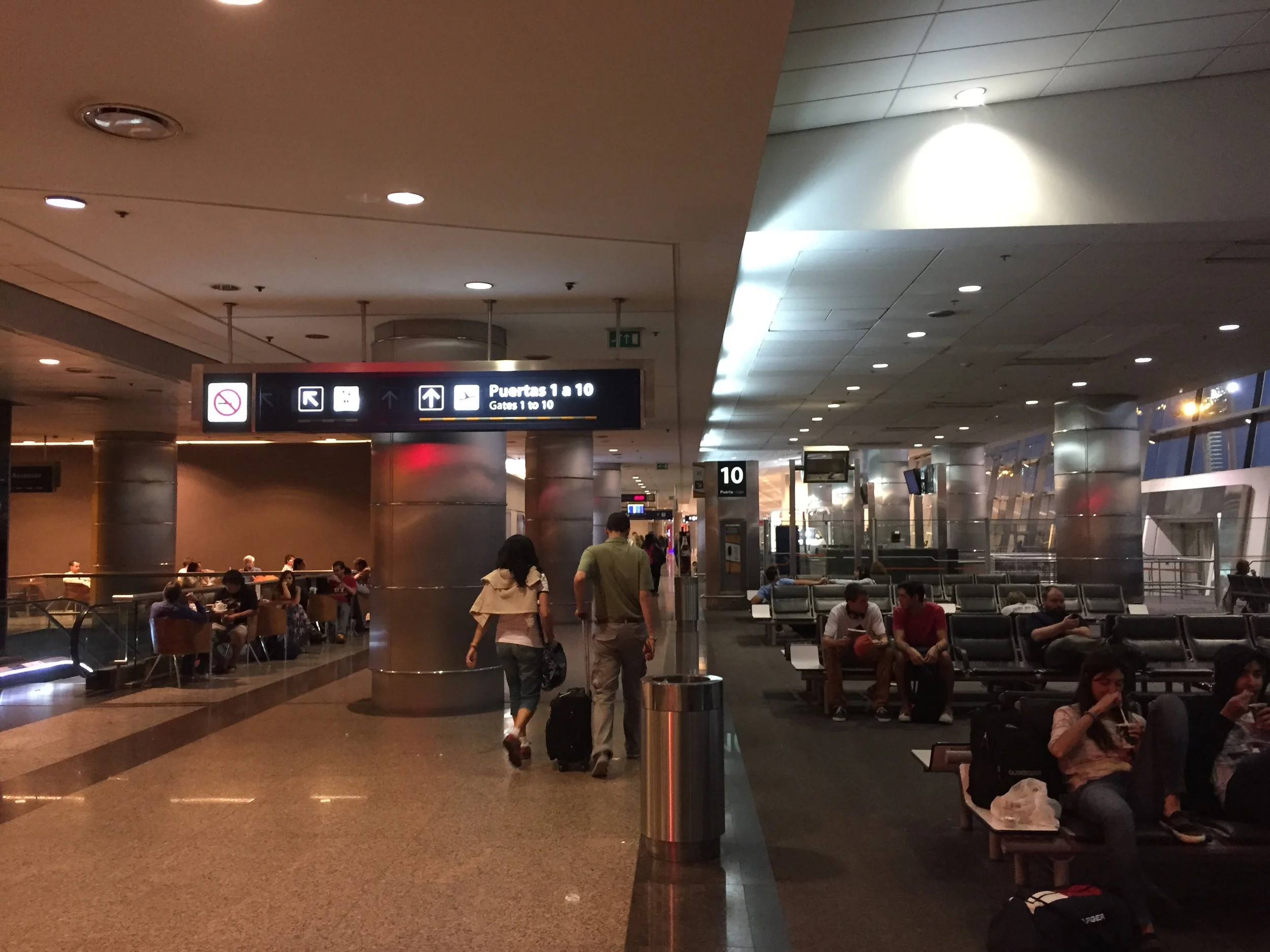 Aeroparque, the smaller yer busier airport much more centrally located in Buenos Aires. Remind you of anywhere?