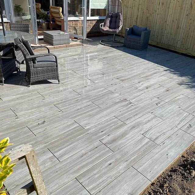 Progress being made on this current garden transformation with these Italian Porcelain Planks. Getting ready now the sunshine is here. #patio #porcelainpatio #porcelaintile #porcelaintiles #porcelainplanks #garden #landscaping #gardenlandscaping #lan