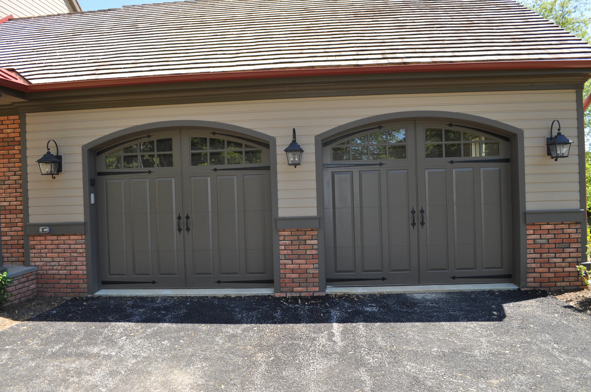  Love the arch in the garage doors 