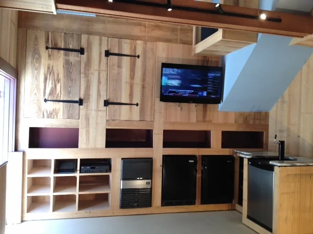  Lots of storage, a fridges and an icemaker 