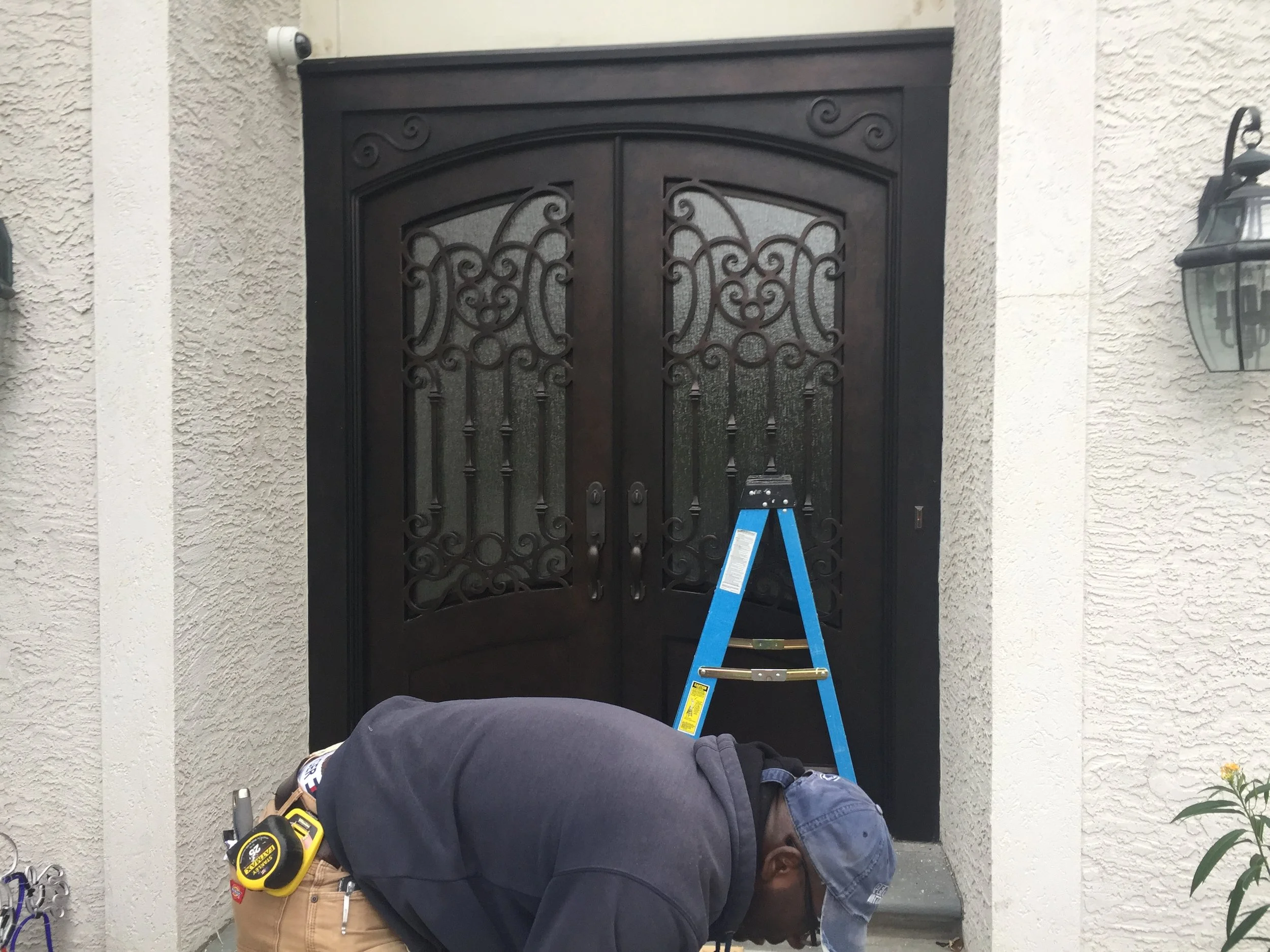  Master bedroom diamond grill arch 