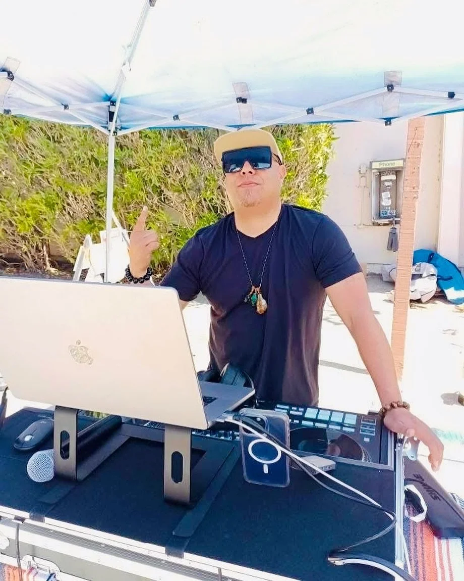 Tonight I&rsquo;ll be rocking the 831 air waves in the mix on The Throwback radio show getting you fired up for this 4th of July celebration weekend. 🔥 Have a safe holiday and please dont drink and drive or let a loved one! 🇺🇸

When to Listen: 
Th