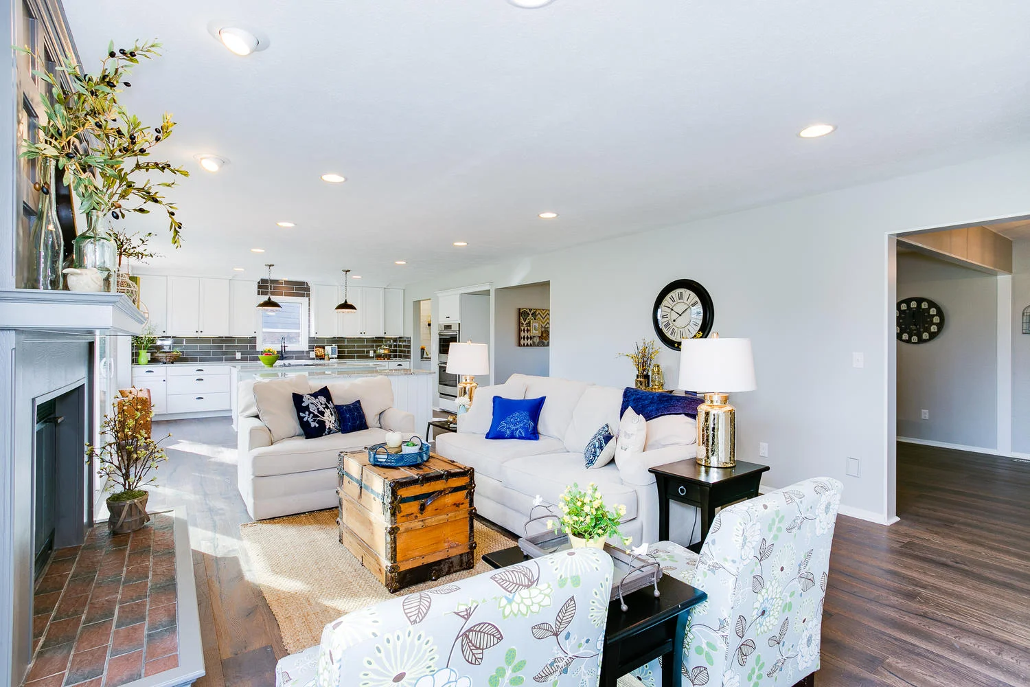 2328 N Greenleaf St Wichita KS-large-008-48-Living Room-1500x1000-72dpi.jpg