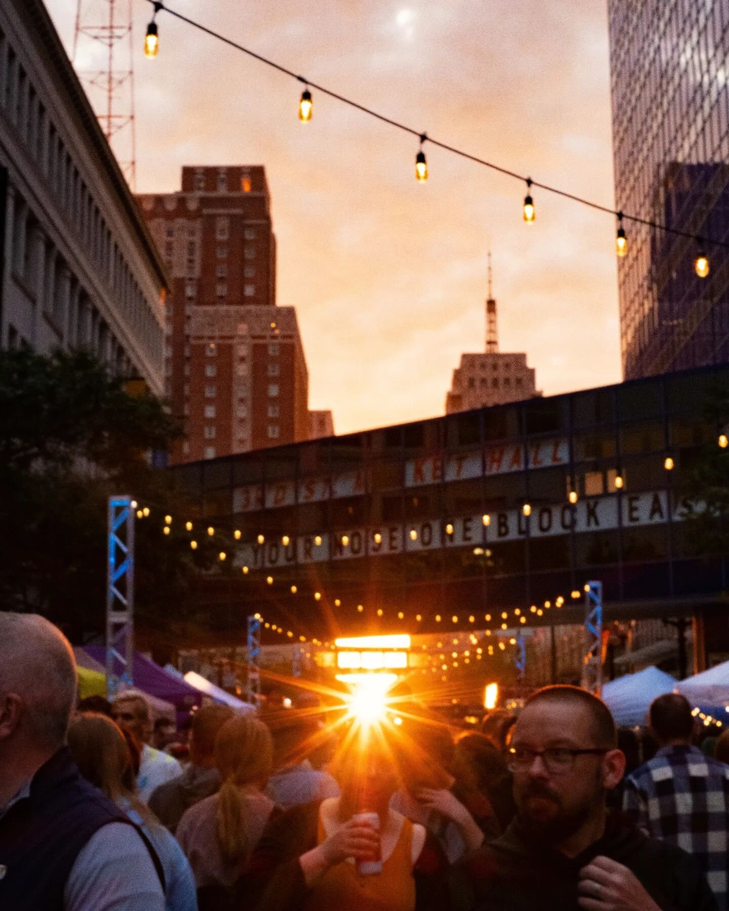 City by @sarabareilles.

#photography #streetphotography #fujifilm #milwaukee #fujinon35mmf14