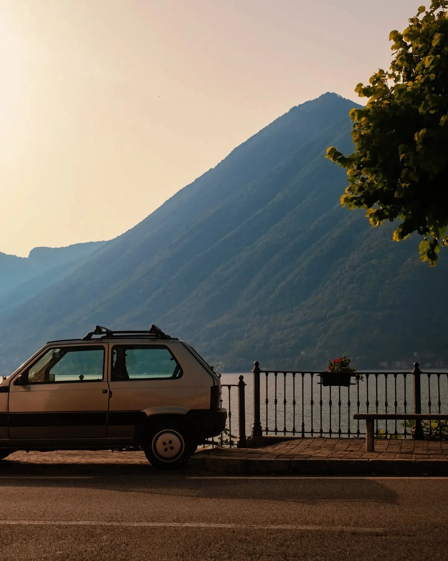 New Moon by @birdyinstagram.

...
#photography #italy #lakecomo #lagodicomo #italia #fujifilmxt30 #fujifilm #fujinon35mmf14