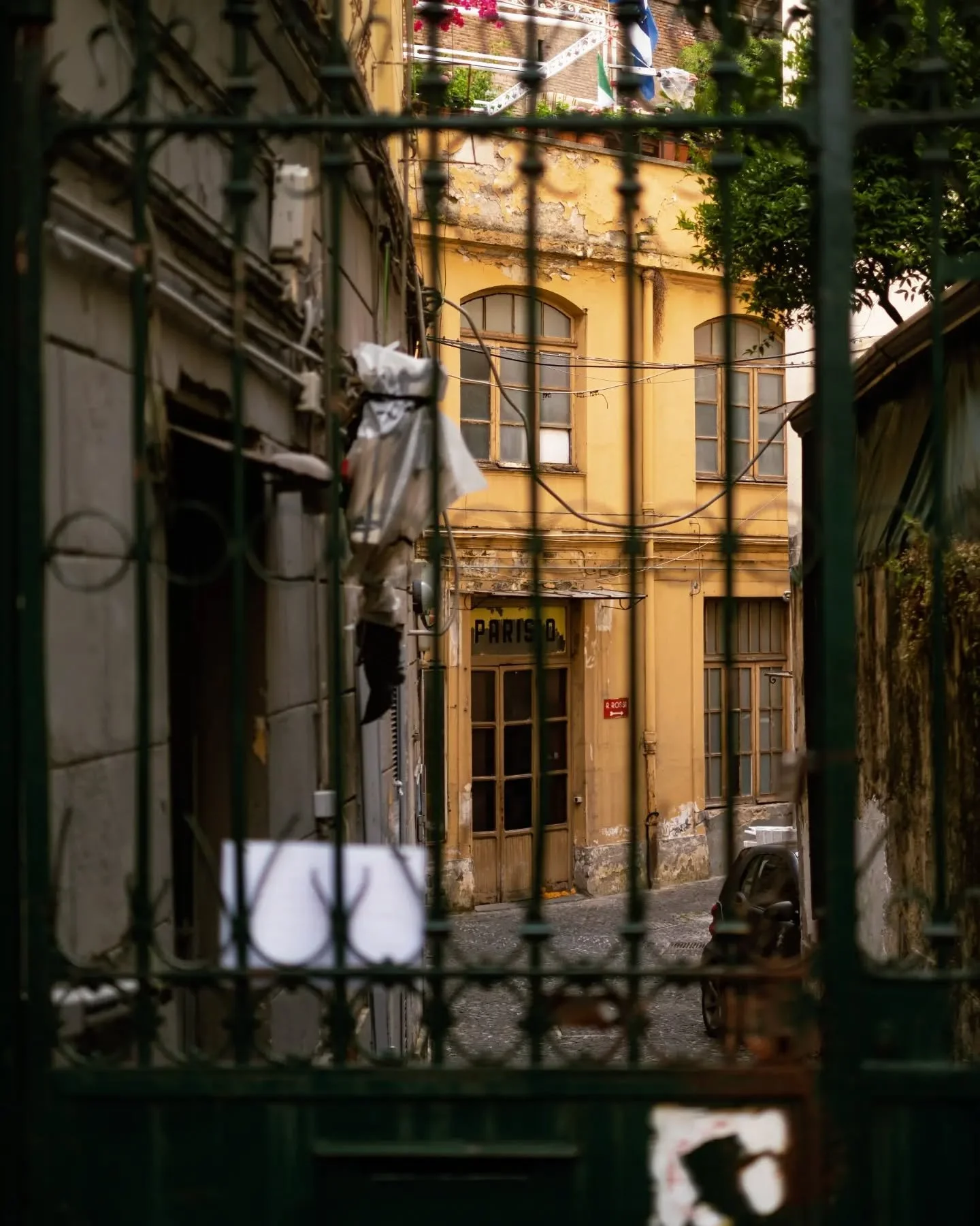 Ok. Respira by @elodie. 

...
#photography #naples #napoli #italy #italia #streetphotography #fuji #fujifilm #fujinon35mmf14