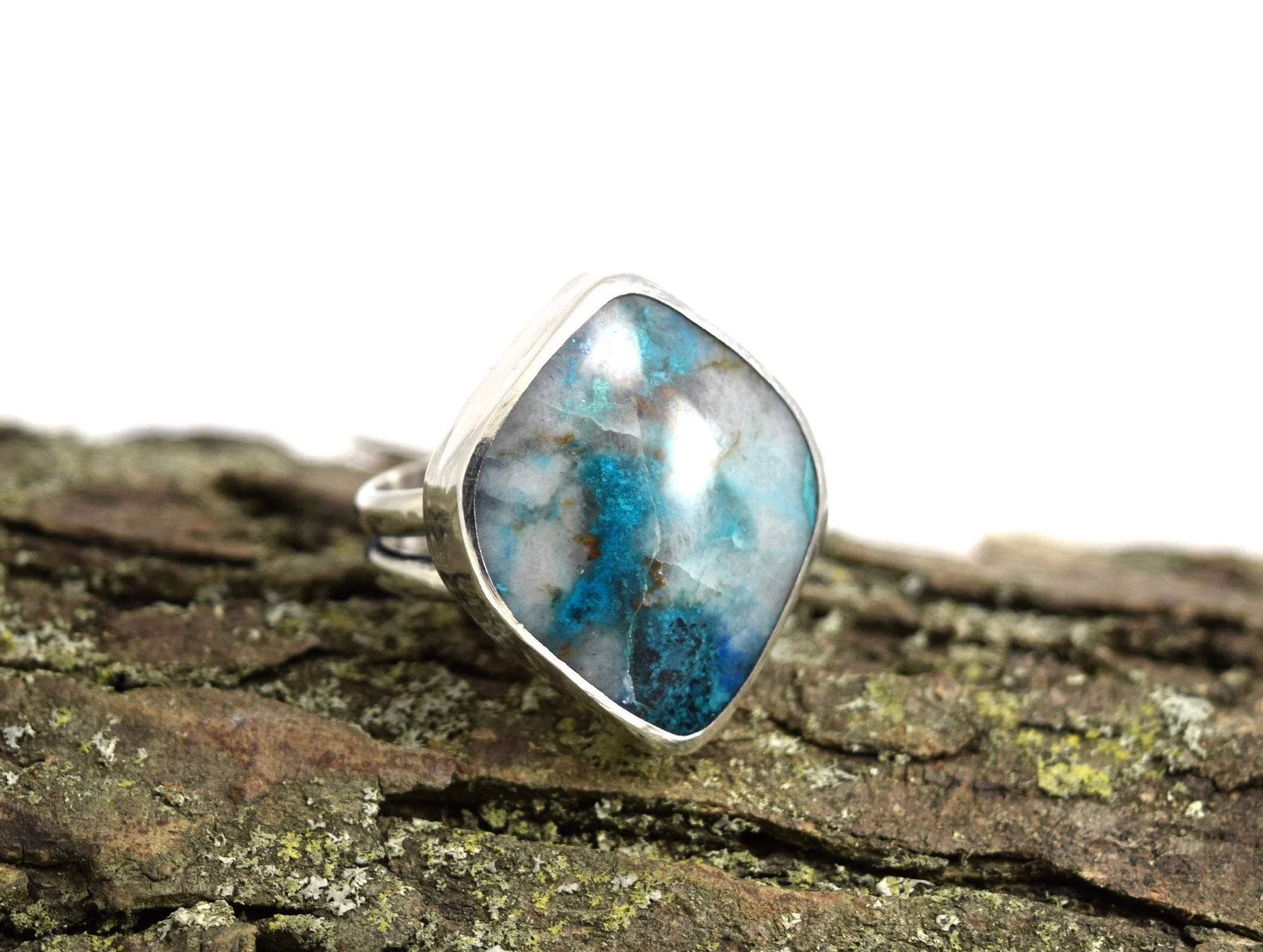 Gorgeous Shattuckite Ring with Quartz - Size 8