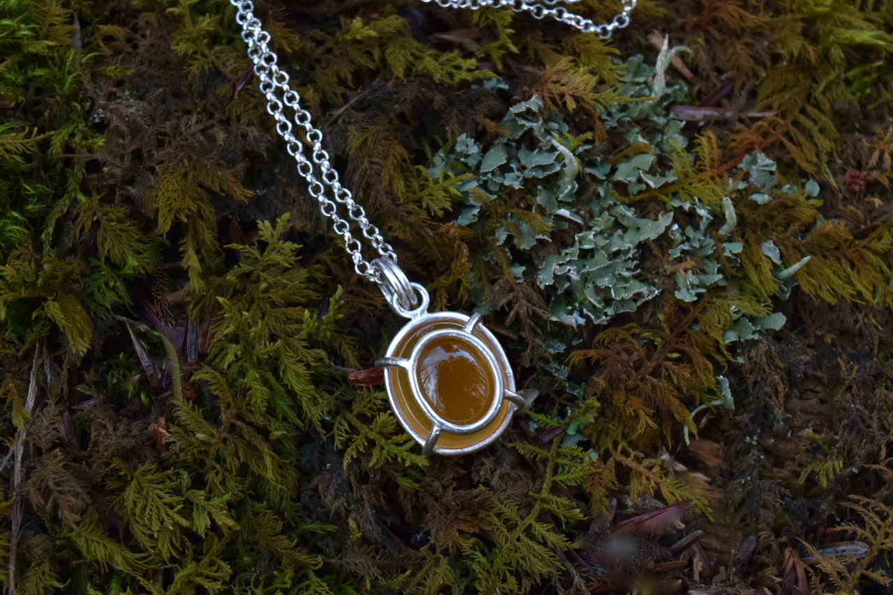 Carnelian Oval Bulkhead Light Necklace.png