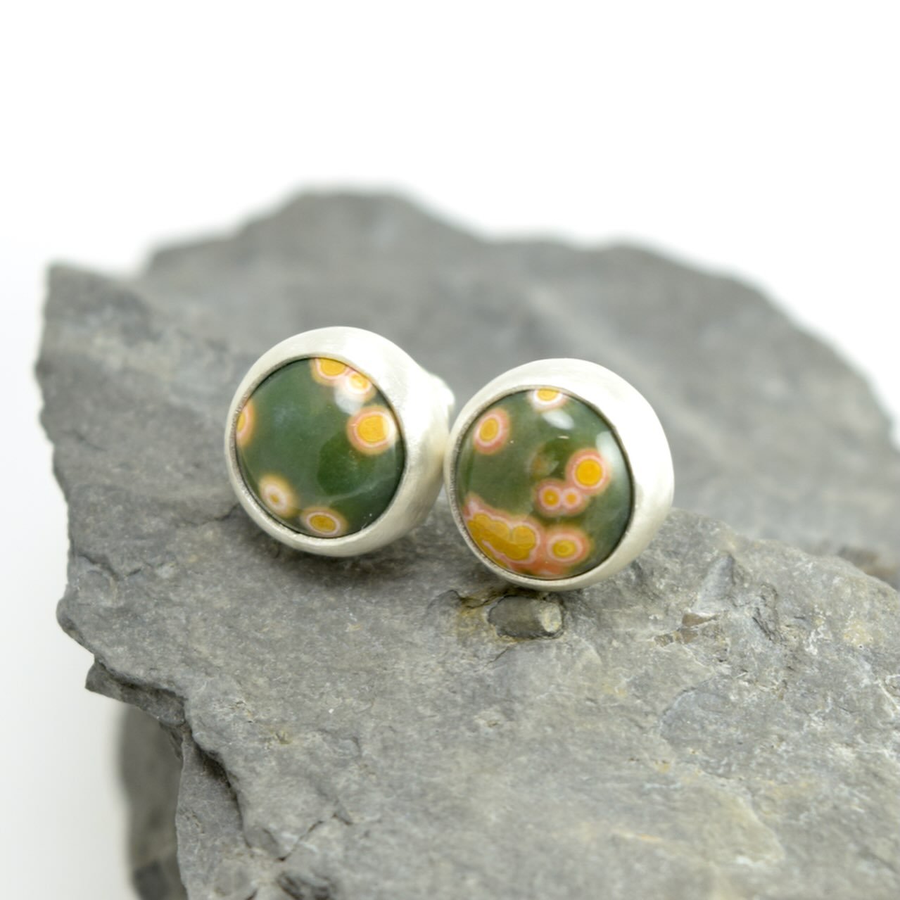 Little &ldquo;OJ&rdquo; (Ocean Jasper) stud earrings in matte silver 

lithicdesign.com

#oceanjasper #hexagons