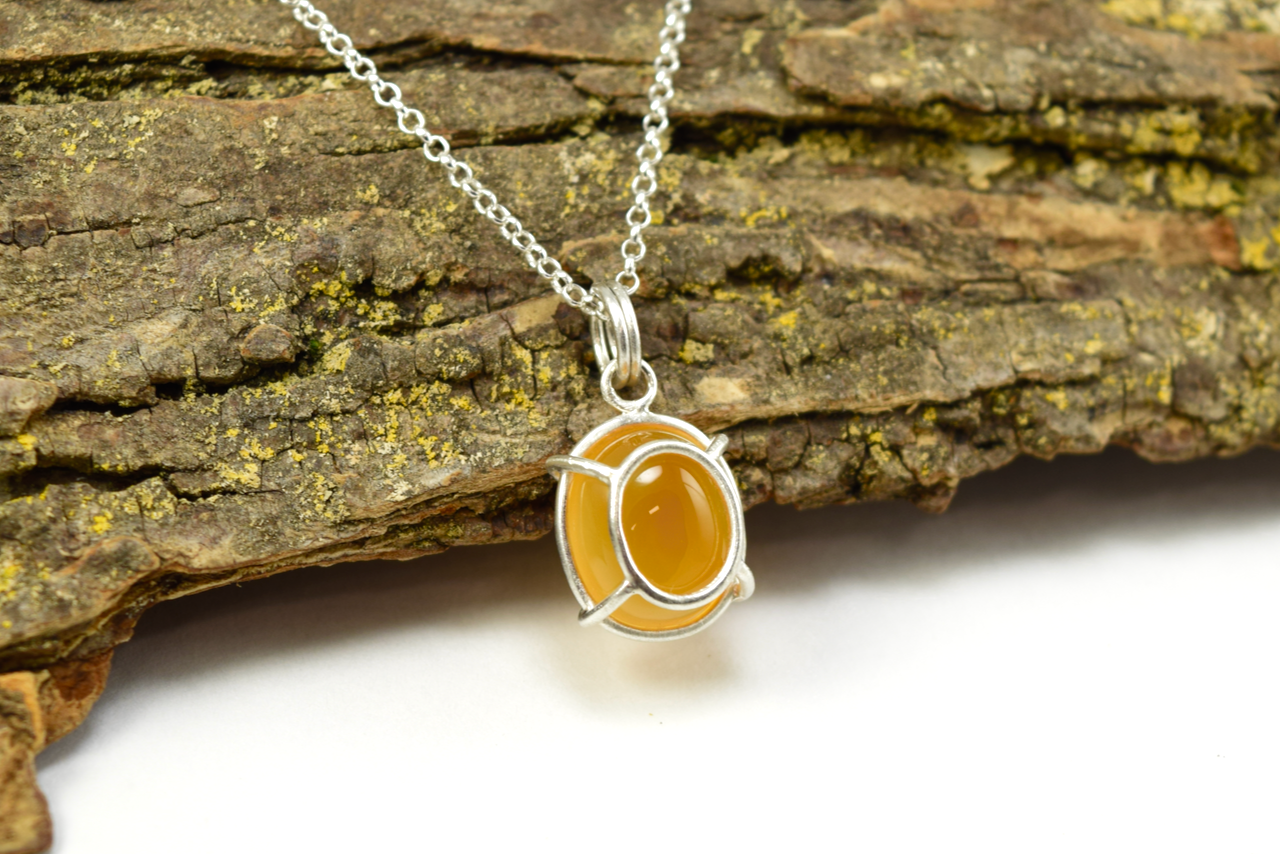 Carnelian Oval Bulkhead Light Necklace (4).png