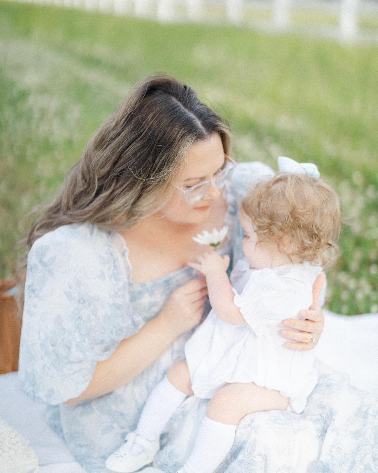 A late night post because I couldn&rsquo;t wait to share some sneaks from motherhood sessions! These were so dreamy and sweet.