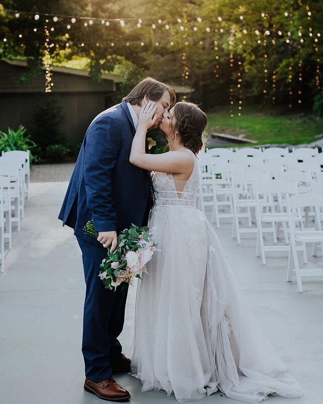 YALL. These two!!! I shot their prom photos SIX years ago!!! 🤯 I have literally been counting down the days for this wedding and I am SO beyond happy that throughout the Covid stuff they held their plans. Super invested in these people and so excite