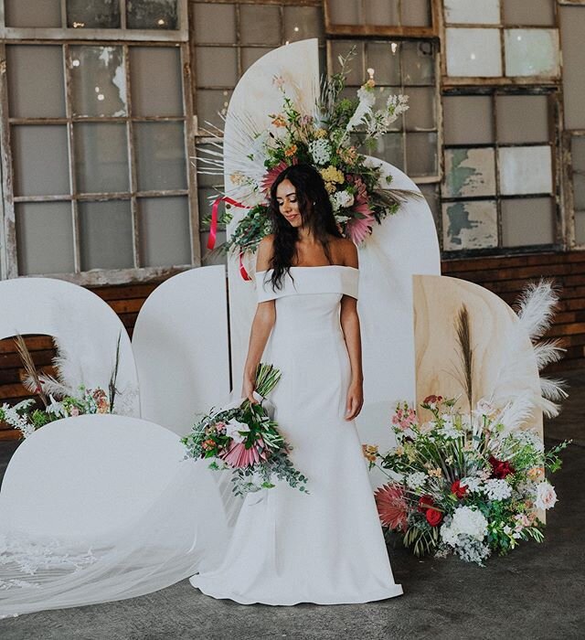 My girl, @paytonhpitts owning this bridal look!! 😎I don&rsquo;t think I&rsquo;ll ever get over these awesome pieces @allenscanoelife3934 built for this shoot, along with the beautiful flower arrangements that the brilliantly talented @foxandfernstyl