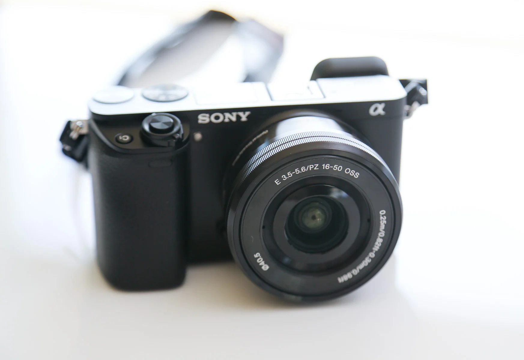 Sony Alpha a6000 Mirrorless Camera: A First Look