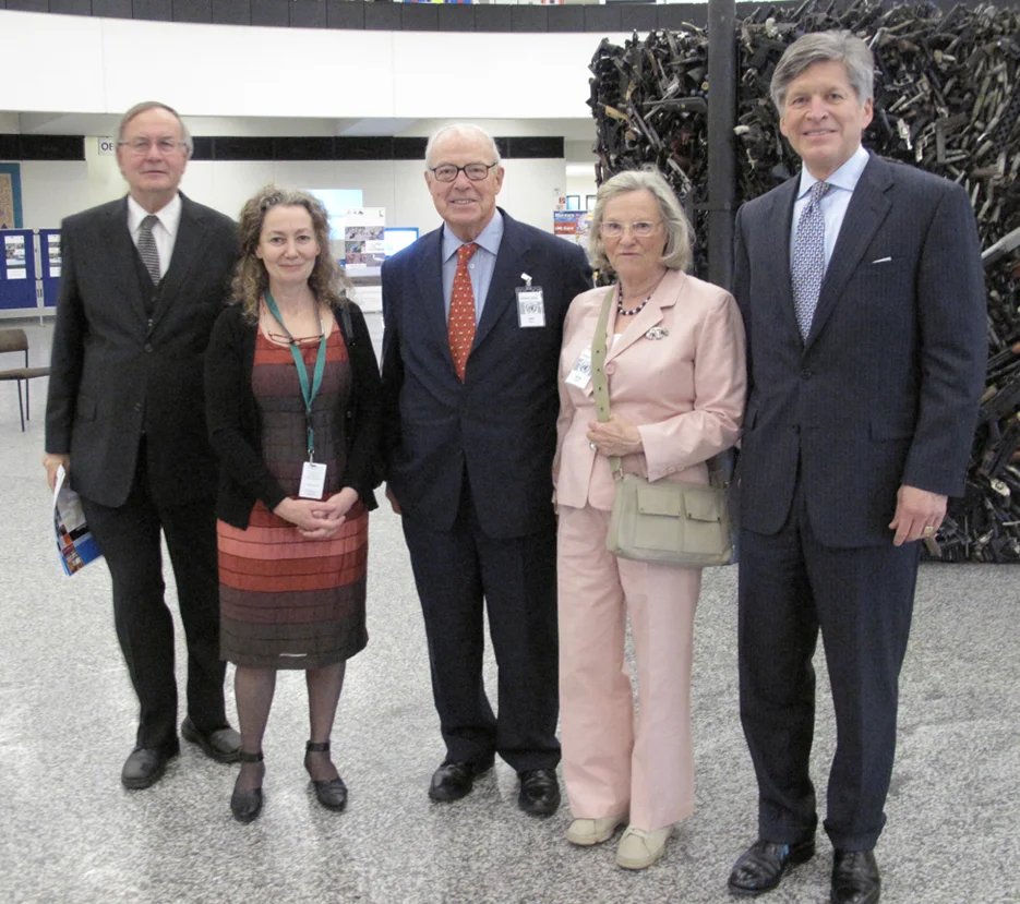Vienna Exhibit opening, Michael Platzer, artist, Hans Blix, Eva Kettis, and David Waller (Deputy Director General of the IAEA)