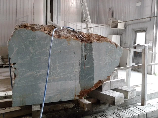cutting the virginite at the Quebec Polycor plant