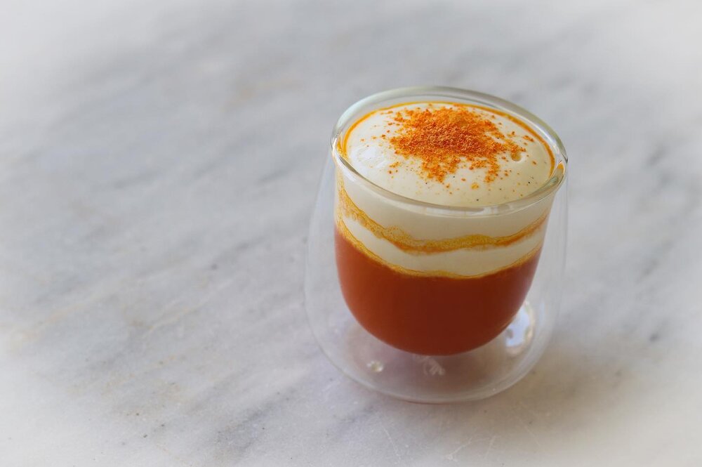 Carrot cake 🥕🍰
Pre dessert... 
Warm carrot and star anise cake  infused broth, cold vanilla cream cheese espuma, carrot powder... 
-
-
#carrotcake #creamcheese #vanilla #charlieskitchen #chefstable #1 #privatechef #soller #mallorca #piersdawson #fo