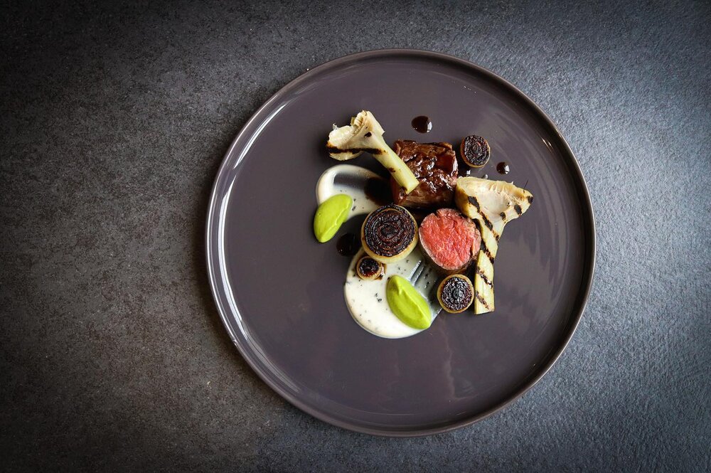 Comfort food 😊. Broad beans are coming out and artichokes are still everywhere on the island, such a cool time of year&hellip; 
-
Fillet of beef, chargrilled artichokes, blackened and roasted sherry vinegar onions, Jerusalem artichoke and truffle pu