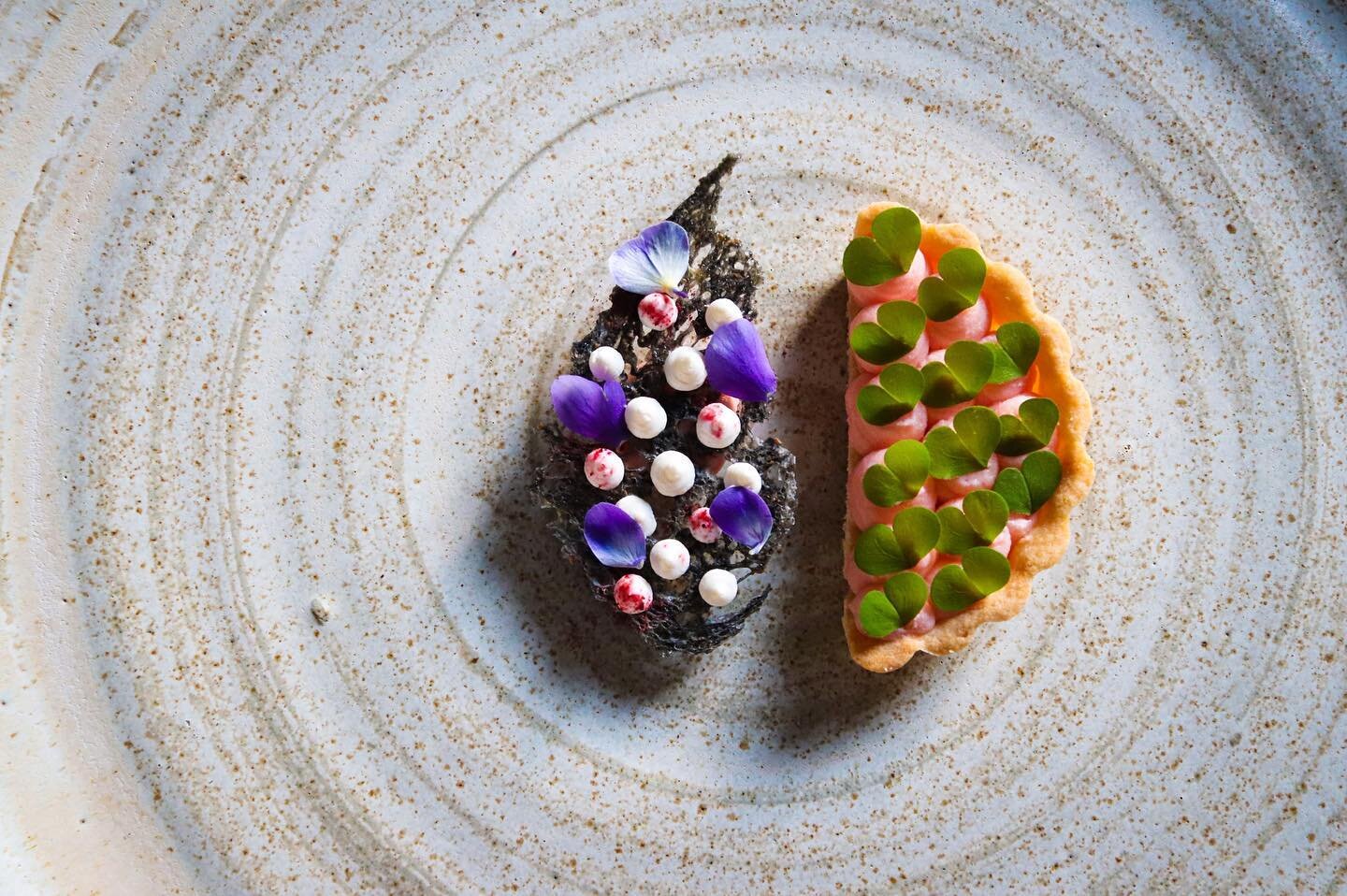 This is a dish to have fun with and play with&hellip; and eat as you like! Use the sourdough to dip, or grab a fork, it&rsquo;s all designed to just enjoy. Simple. Smoked trout tartlet&hellip; 
Smoked trout and apple tartlet, Charcoal sourdough, smok