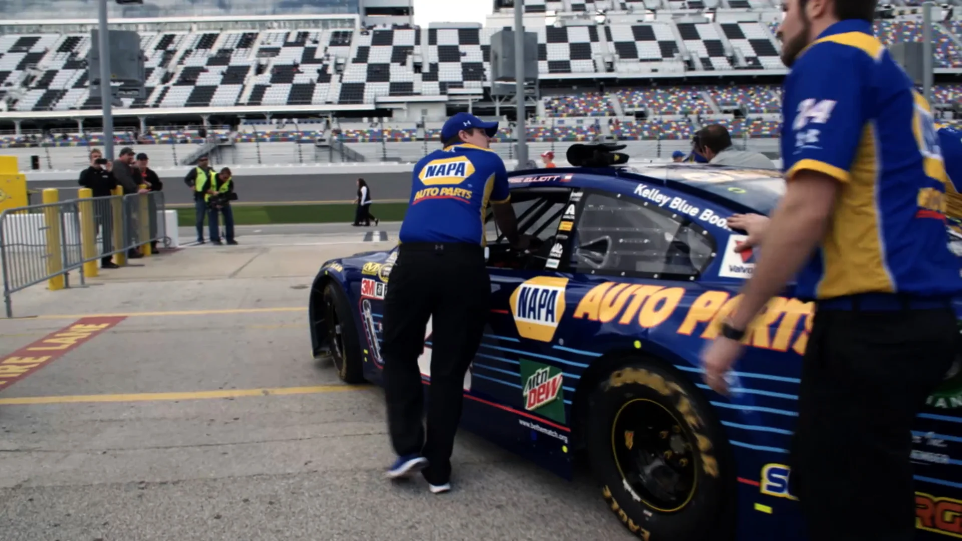 RACEDAY_101_TEXTEDMASTER_H264_2398_v2-4.jpg