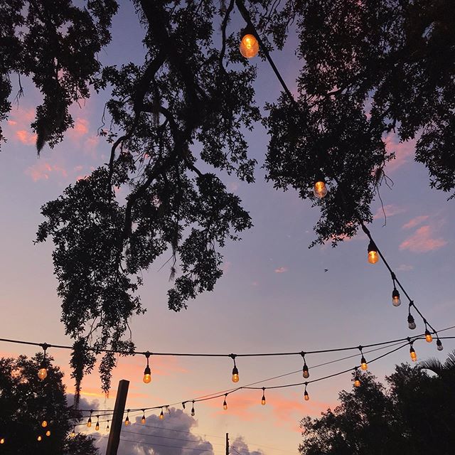 It&rsquo;s Monday and I&rsquo;m still thinking about the dreamy evening I had at @kellyshomemadeicecream last night. 😌🍦 The ice cream was delicious, the sky was incredible and it was the best way to end a great weekend with friends.