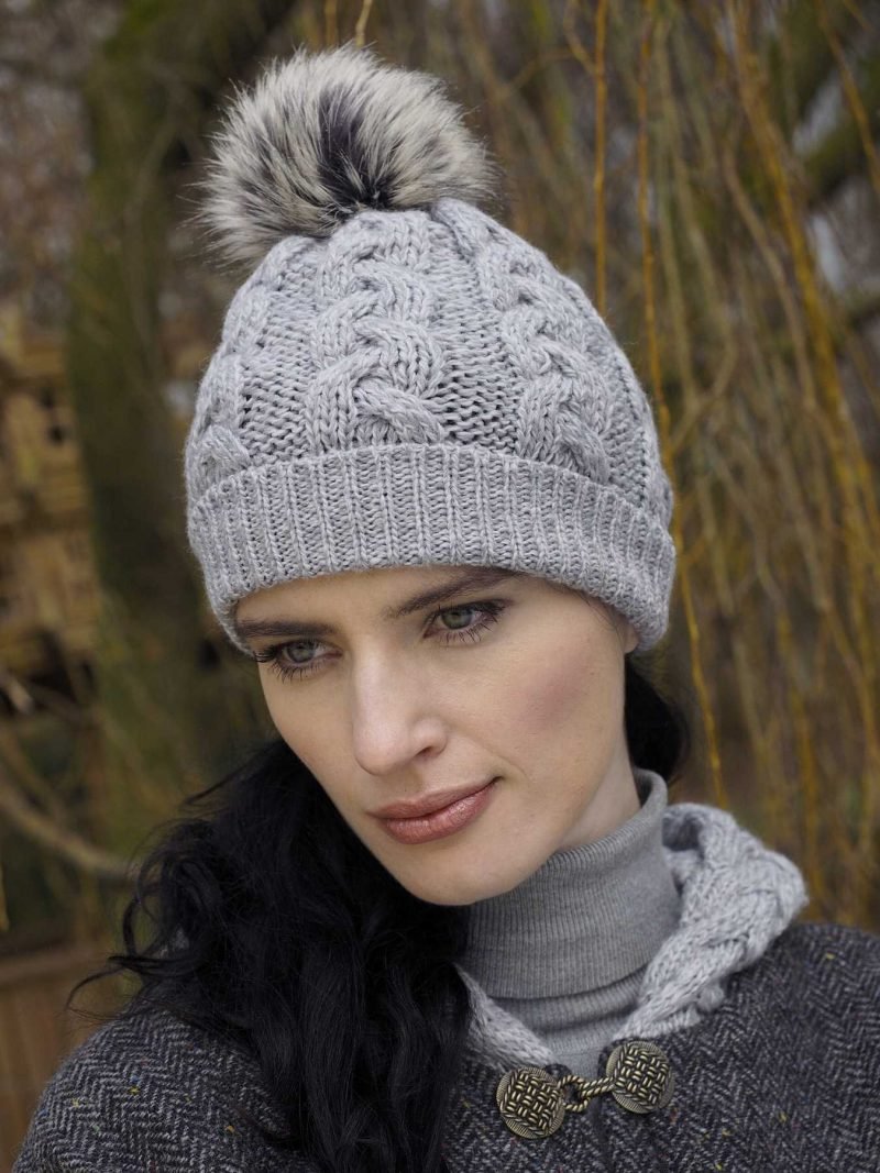 light gray pom pom.jpg