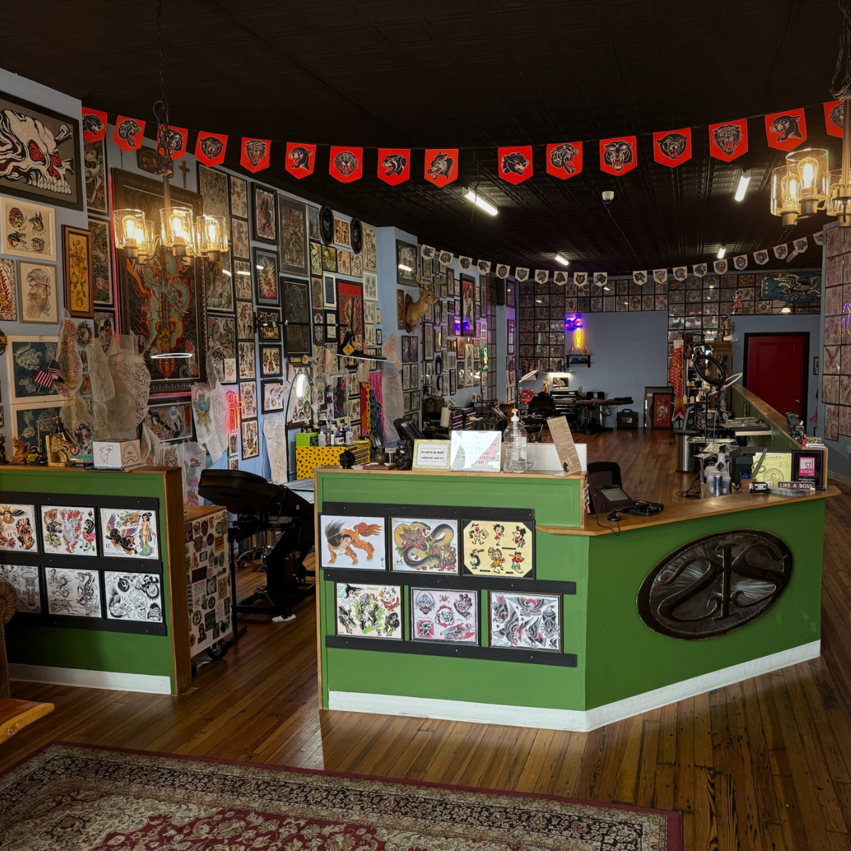 SelfInflictedStudios_DowntownStLouisTattooShop_PhotoGallery_FrontDesk2.png
