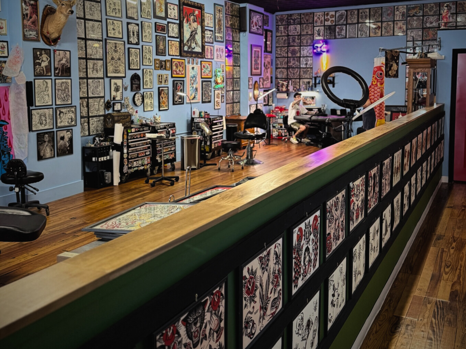 SelfInflictedStudios_DowntownStLouisTattooShop_PhotoGallery_OpenStudioArea.png