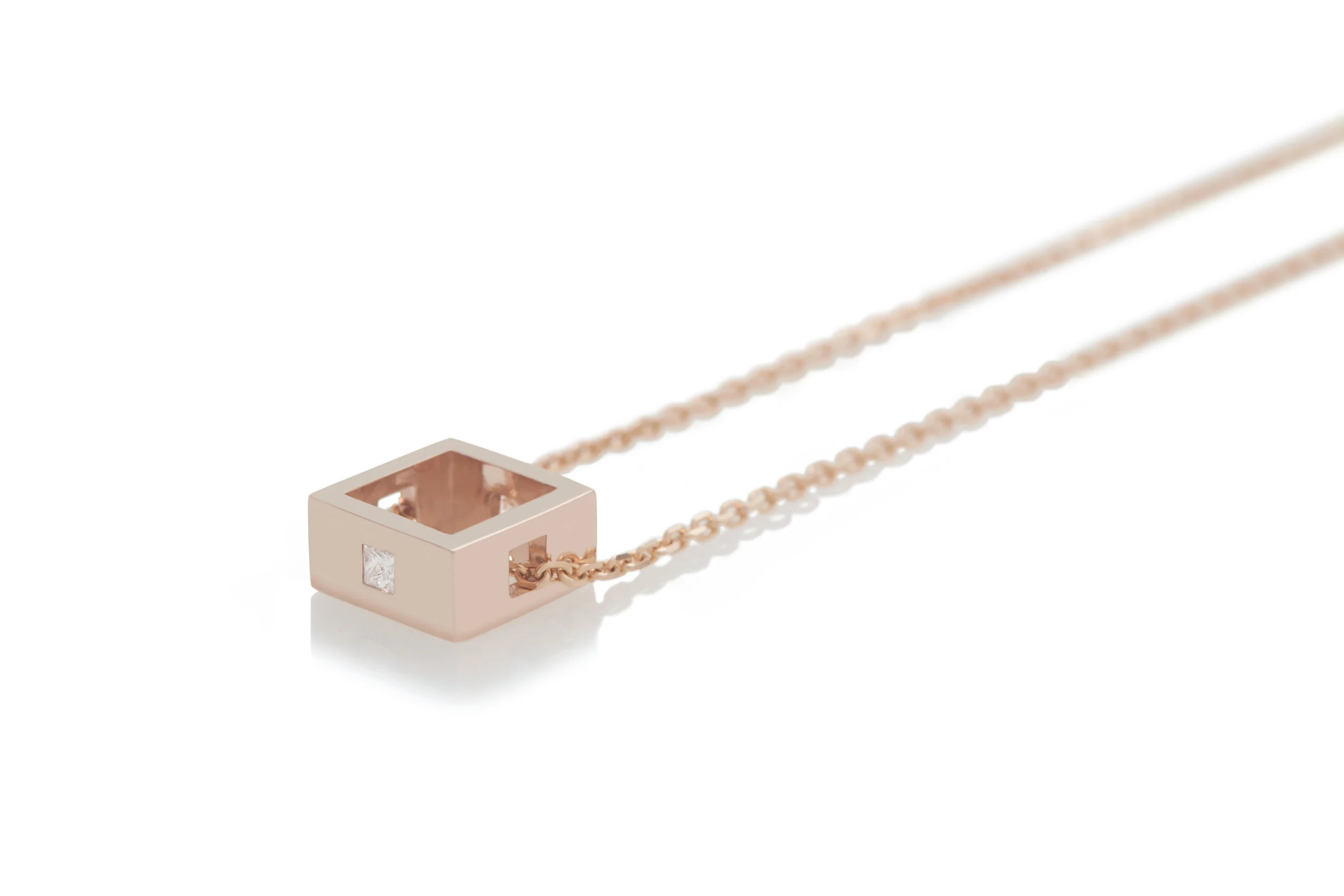 Hopscotch-NeckChain-CloseUp-rose.jpg