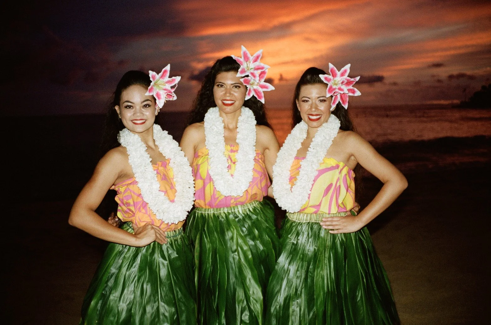 hula girls.JPG