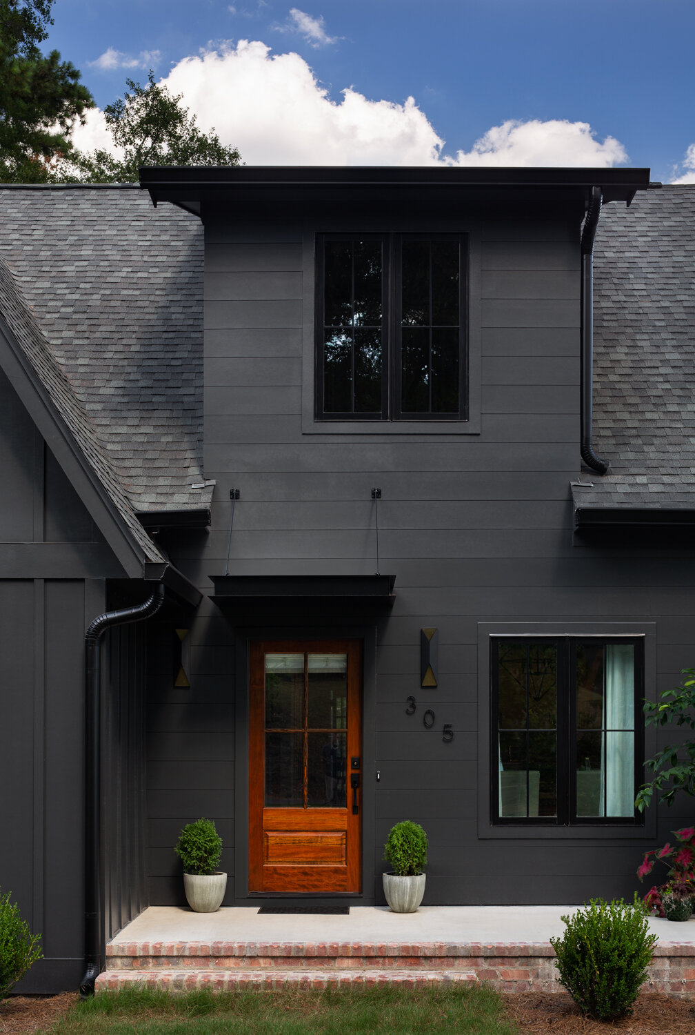 Home with black exterior in Homewood Alabama — Tommy Daspit Photographer